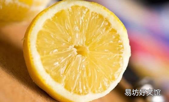柠檬切片泡水喝清香怡人好处多 柠檬水的制作妙招