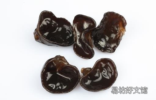生吃干木耳有啥好处?