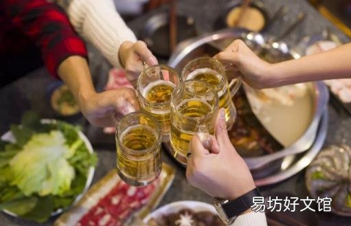 世上最坑爹的饮酒谎言 酒后多喝水减轻喝酒的伤害