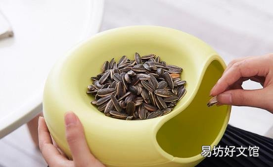 嗑瓜子要当心可能会带来8大危害 瓜子的正确吃法