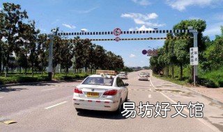 直线行驶最笨的方法 科目三直线行驶最笨的方法