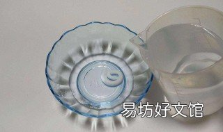 白醋加什么洗衣最好 白醋加什么洗洗衣机好