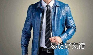 深蓝色大衣配什么内搭 深蓝色大衣搭配什么颜色内搭