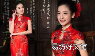 酒红色旗袍配什么颜色羊毛披肩 酒红色的旗袍配什么颜色披肩
