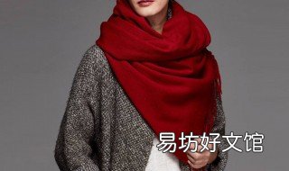羊毛披肩的穿法 羊毛披风的穿法