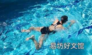 蛙泳腿部慢动作