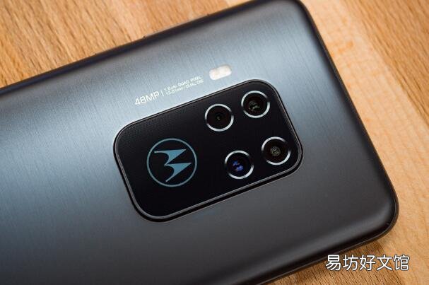 摩托罗拉One Zoom四镜头相机如今不可抗拒