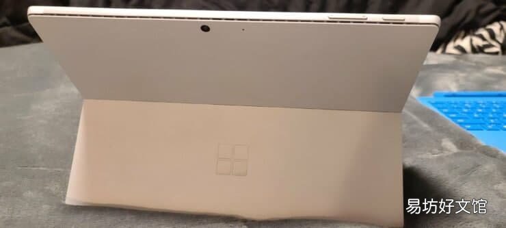 微软Surface Pro 8原型再次出现,显示出巨大的边框,相似的设计