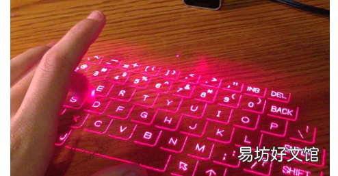 苹果眼镜可以使用投影在任何表面上的虚拟键盘