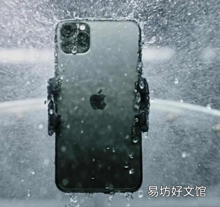 专家测试iPhone 12防水性能