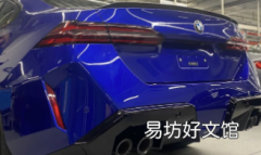 2024宝马M5展示其充满活力的后端