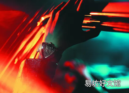 汉密尔顿Ventura Dragon是一款终极奇特腕表