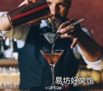 调酒师正在使用这个技巧来节省调制鸡尾酒的费用