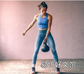通过16分钟壶铃锻炼在家增强全身力量