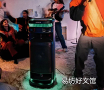 高耸的扬声器以360度灯光和强劲低音开启派对