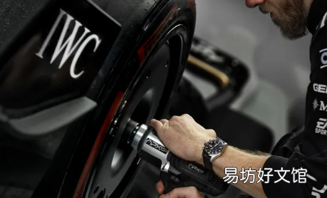 布拉德皮特将在苹果即将上映的F1电影中佩戴IWC手表