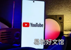 YouTube开始测试新的提问和主题生成人工智能功能
