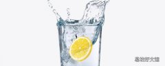 柠檬泡水用热水还是冷水 痛风长期喝柠檬水好吗