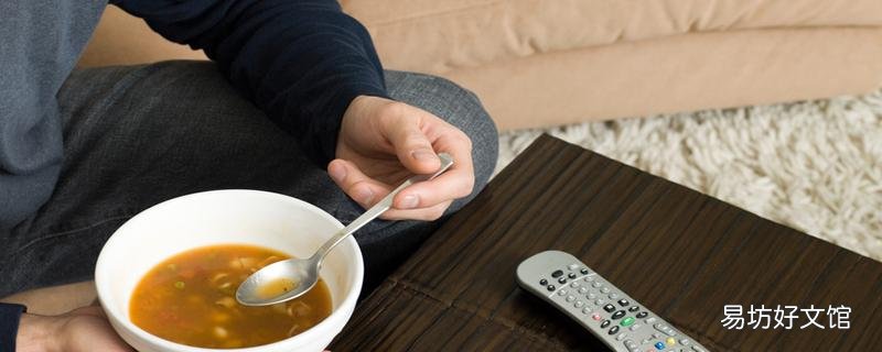 边吃饭边看电视的危害 宝宝不看电视不吃饭怎么办