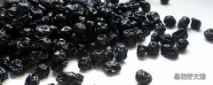 蓝莓干可以泡水喝吗 蓝莓干泡水喝放几粒