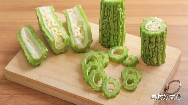 苦瓜榨汁的功效与作用 苦瓜榨汁的食用方式和注意事项