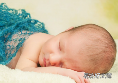 宝宝头发竖着长是怎么回事 别以为只是小问题很可能是缺什么