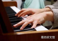 指甲都是密密麻麻小坑 指甲有小坑是什么原因