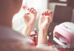 指甲容易断裂是缺什么 指甲容易断裂怎么办