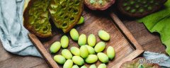 莲蓬煲水有什么作用 莲蓬水不能和什么一起吃