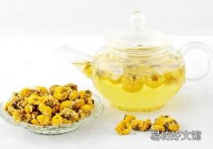 痛風(fēng)喝菊花茶有好處嗎 痛風(fēng)喝菊花茶有什么好處