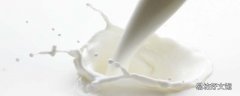 盒裝純牛奶怎么加熱喝最好 開水燙盒裝牛奶有毒嗎