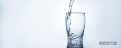 喝矿泉水好还是苏打水好 矿泉水和苏打水能一起喝吗