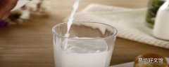 冲奶粉可以用凉白开水加热水吗 凉白开水冲奶粉可以喝吗