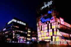 夜店里面可以干什么 实拍夜色下的三里屯夜店醉酒美女