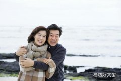 中年妇女穿着像小姑娘是什么心态 说明这个女人心态非常年轻