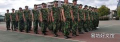 军训穿什么鞋