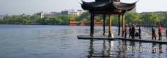 西湖什么时候建的