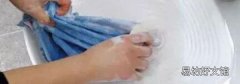 黑色中性笔油弄到衣服上怎么洗