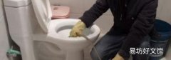 马桶刷掉进马桶怎么办在内部很深