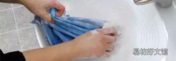 消毒液弄在衣服上用什么可以洗掉