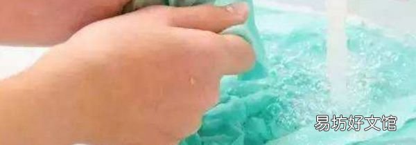 真丝衣服洗花了怎么补救