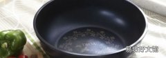 不粘锅涂层烧黑焦了还能用吗