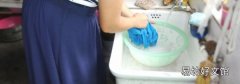 青核桃皮染到衣服上怎么洗掉