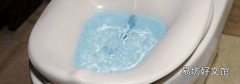 马桶最下面的污垢怎么去除