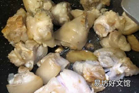 炖猪蹄怎么做好吃又容易烂 黄豆炖猪蹄的做法