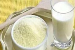 牛奶和奶粉哪个更有营养 宝宝多大后可以开始喝牛奶