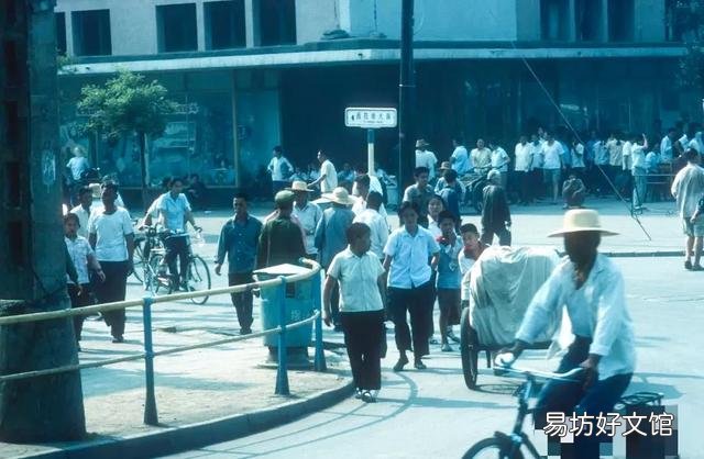 70年代一塊錢(qián)是現(xiàn)在多少錢(qián) 70年代的十塊錢(qián)在飯店能吃些什么
